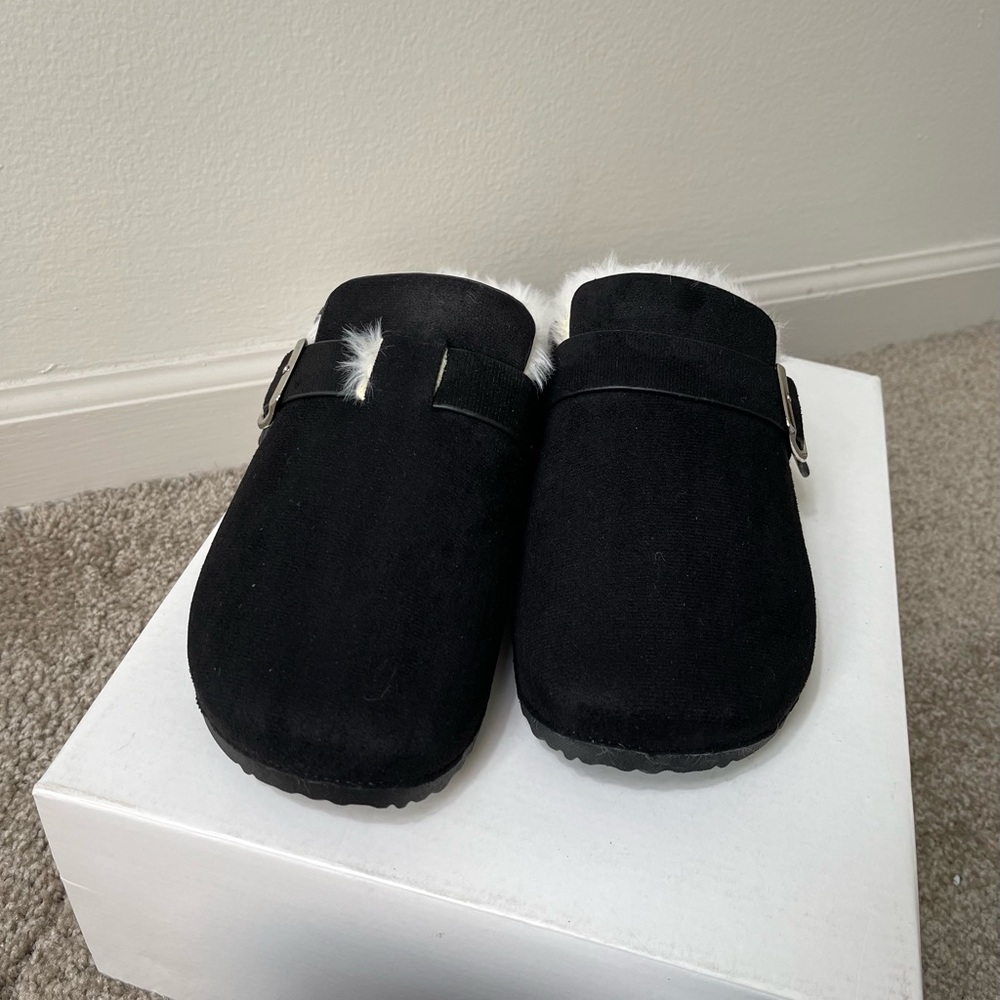 Cozy Slippers Black Shoes Home Size 8 or 39 NEW - Picture 3 of 6